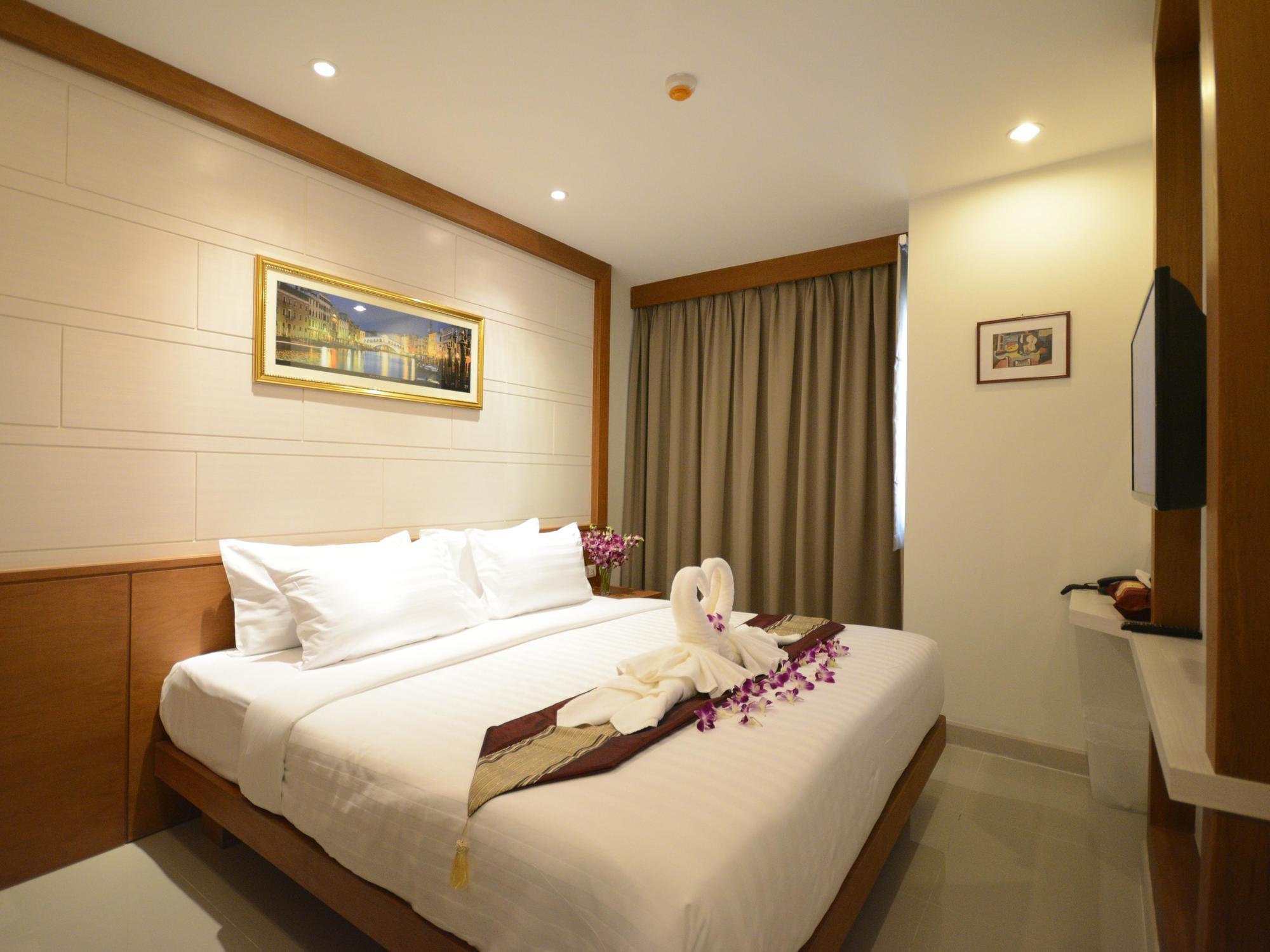 The Patong Center Hotel Buitenkant foto