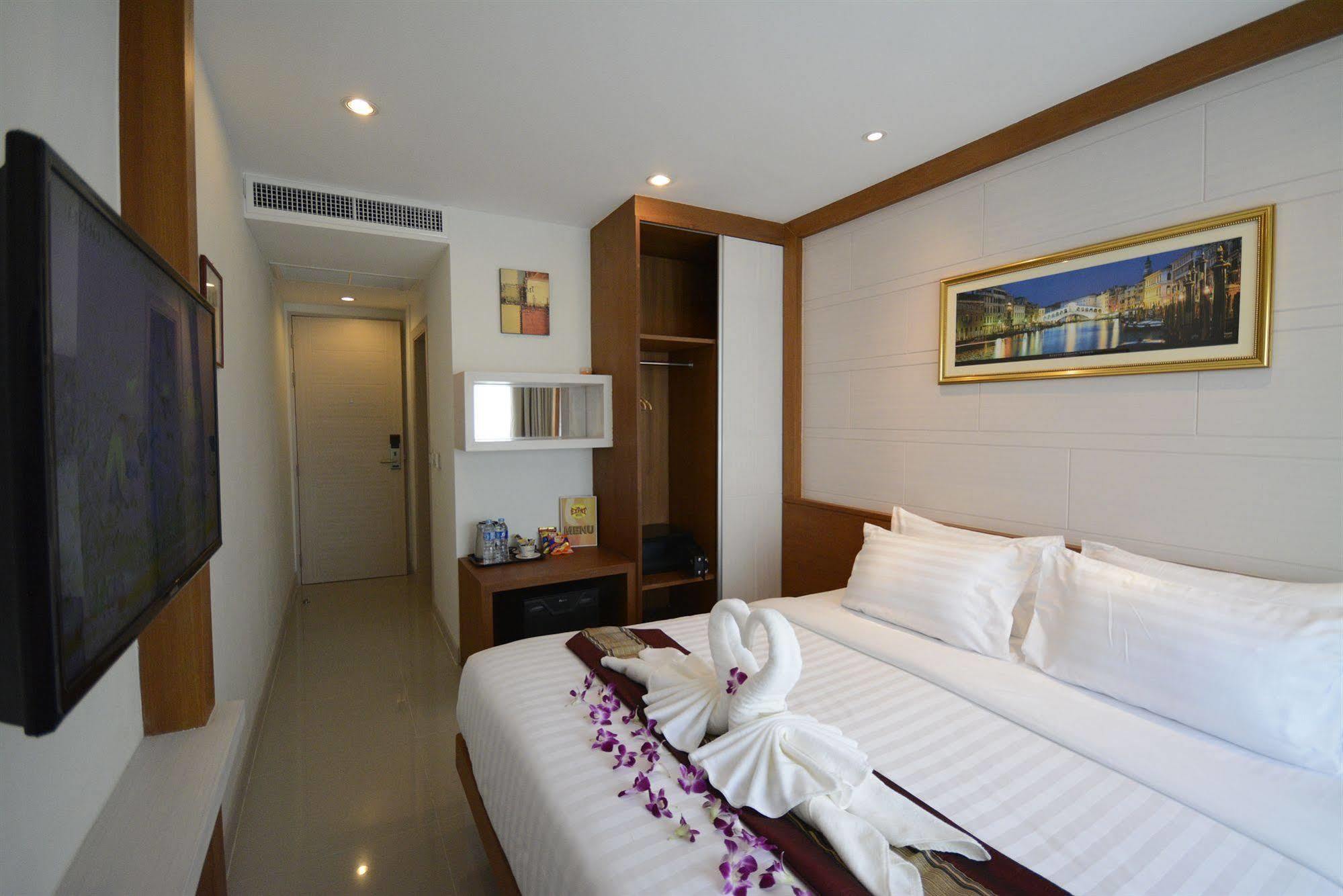 The Patong Center Hotel Buitenkant foto