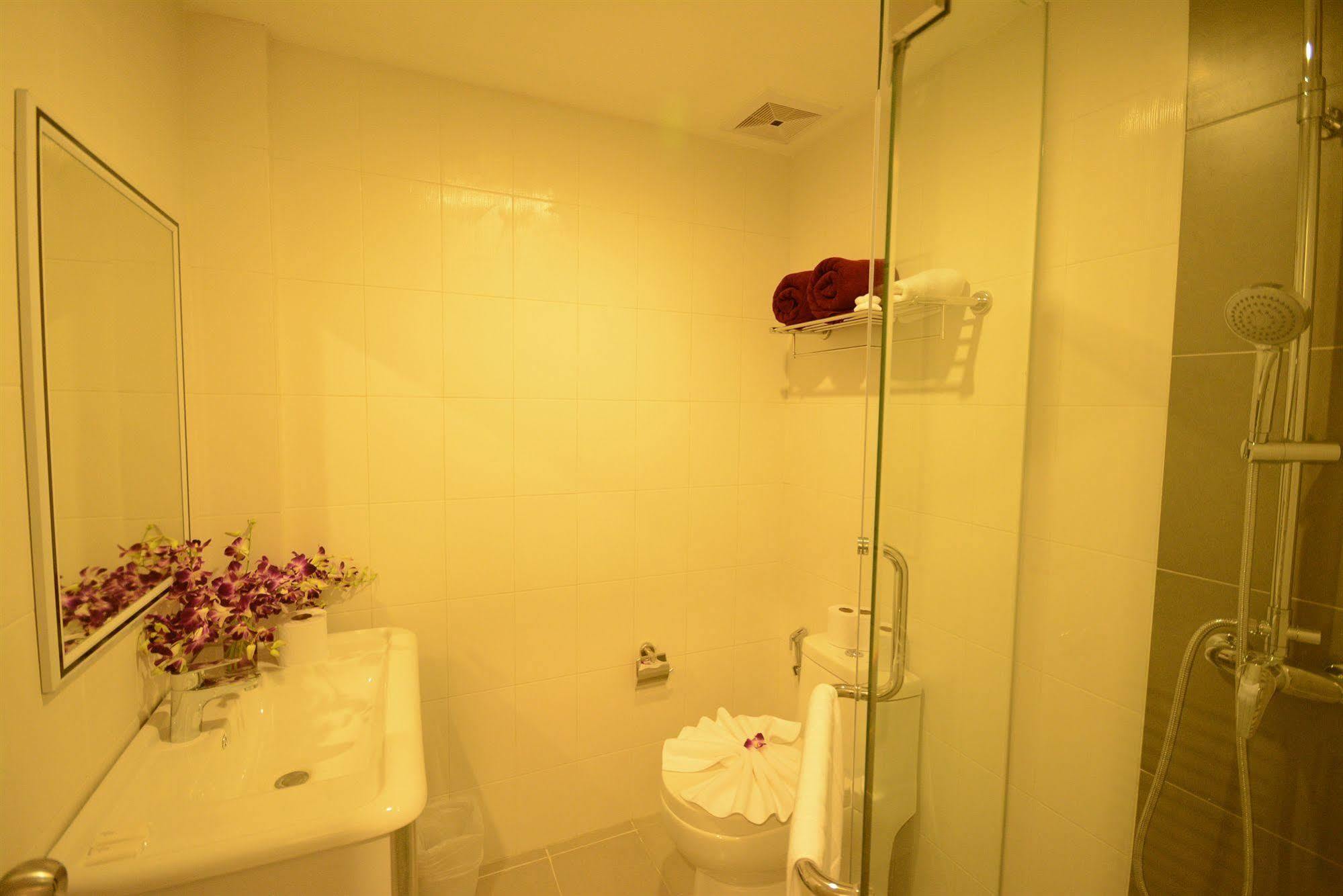 The Patong Center Hotel Buitenkant foto