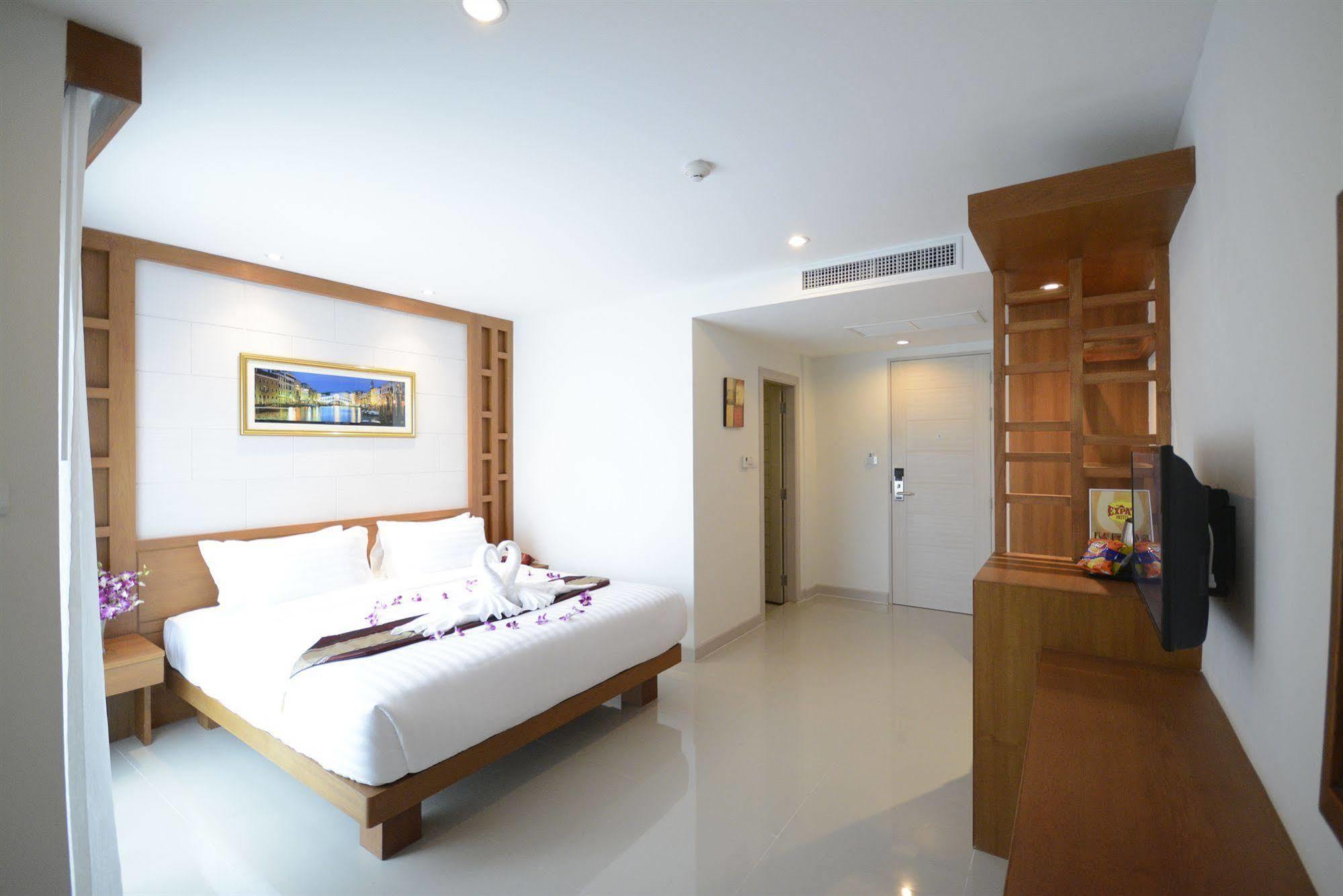 The Patong Center Hotel Buitenkant foto