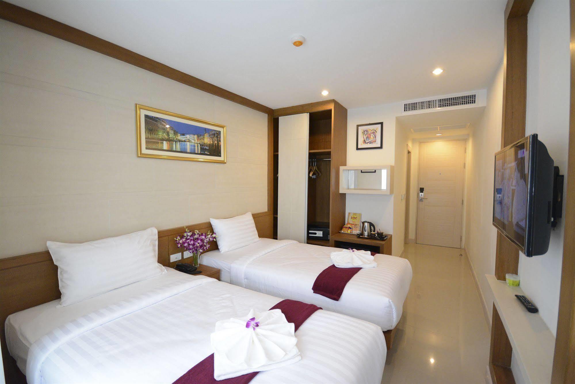 The Patong Center Hotel Buitenkant foto