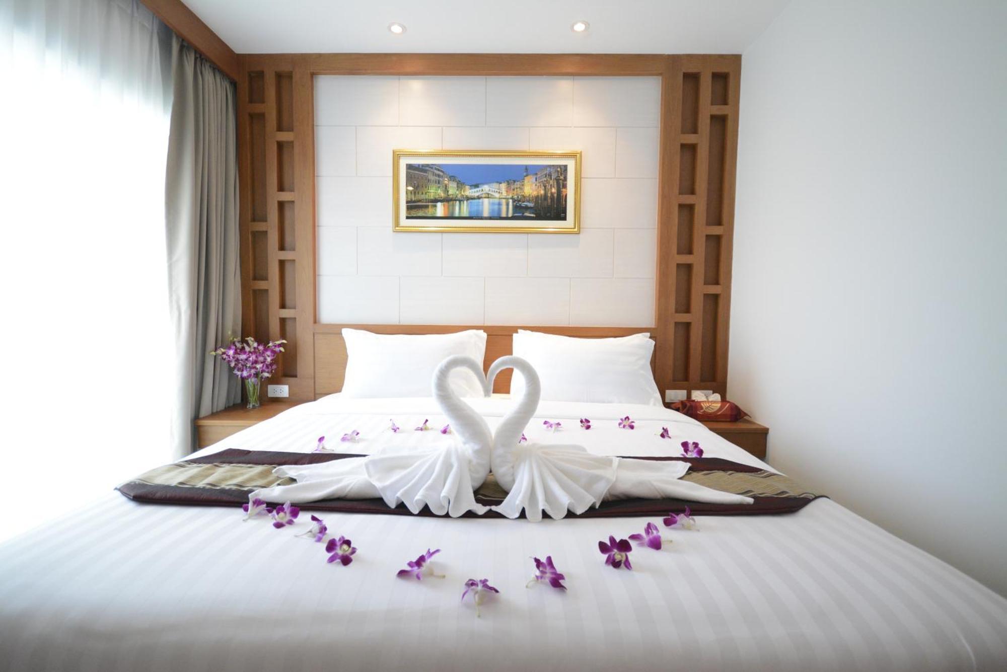 The Patong Center Hotel Buitenkant foto