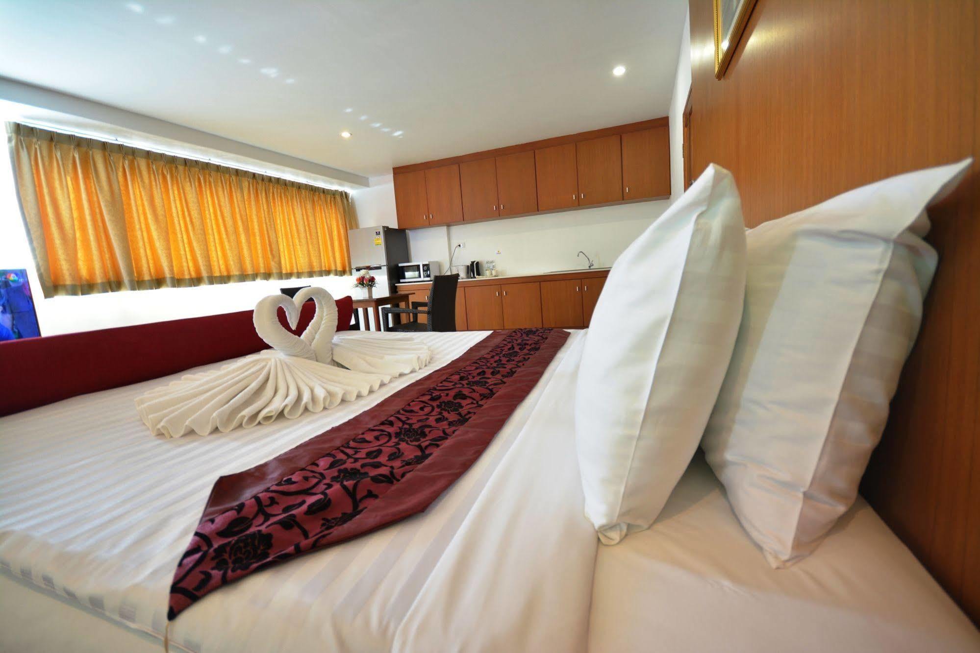 The Patong Center Hotel Buitenkant foto
