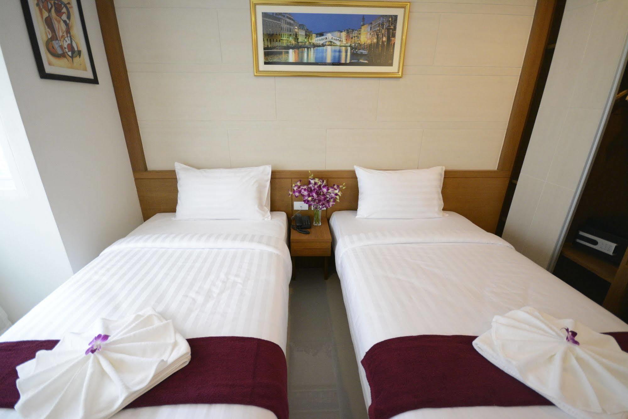 The Patong Center Hotel Buitenkant foto
